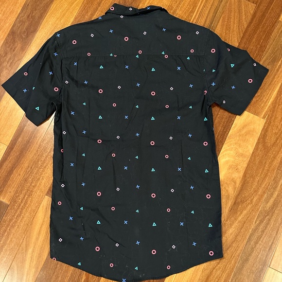 Mens S PlayStation Button Pattern, Black Button Up Short Sleeve Shirt- Like New - Picture 3 of 3